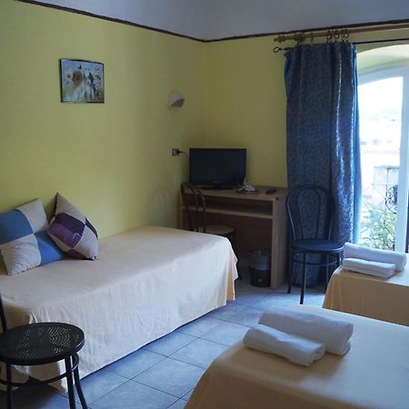 נוברה Hotel Stazione מראה חיצוני תמונה