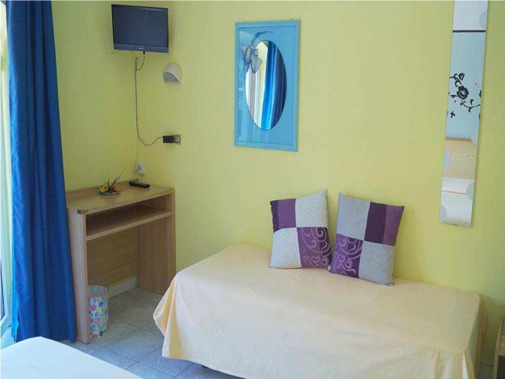 נוברה Hotel Stazione מראה חיצוני תמונה