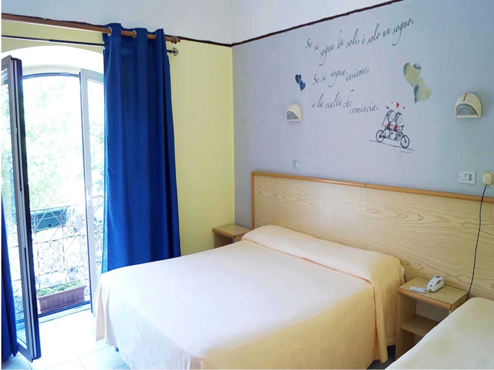 נוברה Hotel Stazione מראה חיצוני תמונה