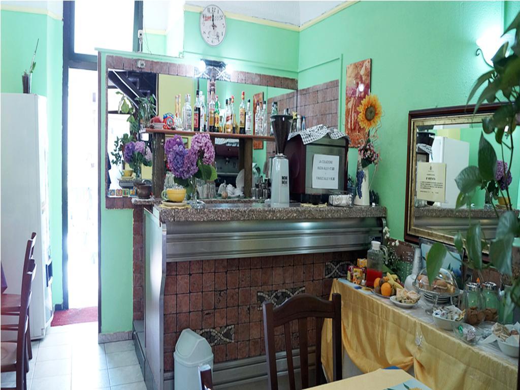 נוברה Hotel Stazione מראה חיצוני תמונה