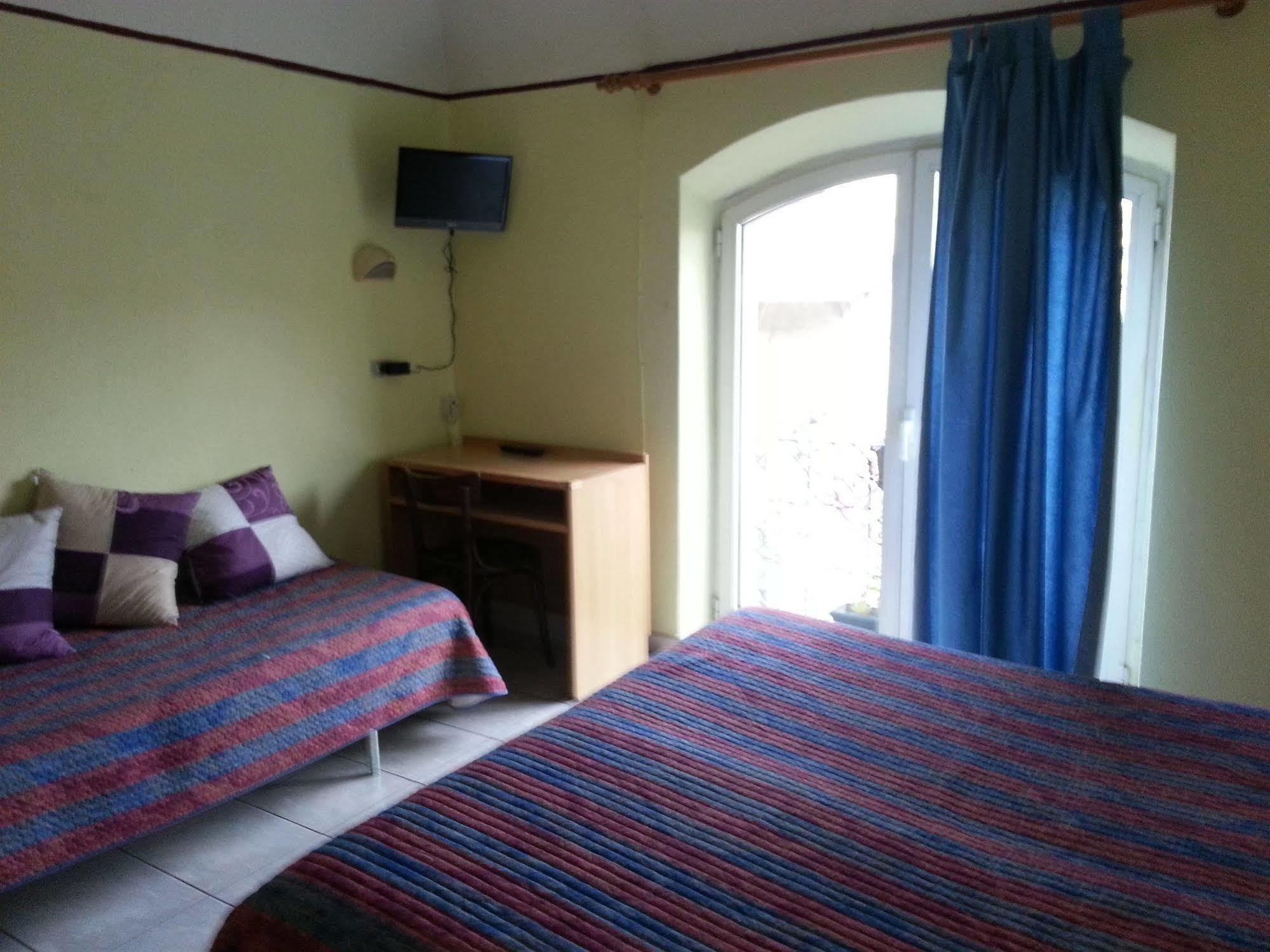 נוברה Hotel Stazione מראה חיצוני תמונה